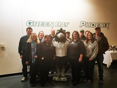 UWGB-Group-Photo-pre-game